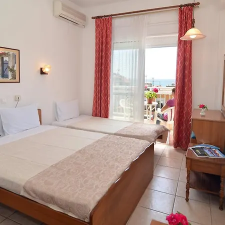 Triada Hotel 2*