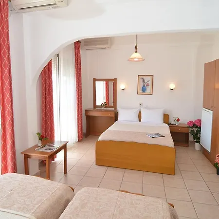 Triada 2* يميناريا