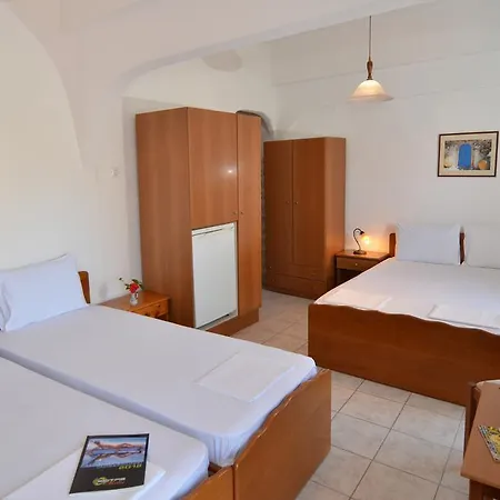 Triada Hotel