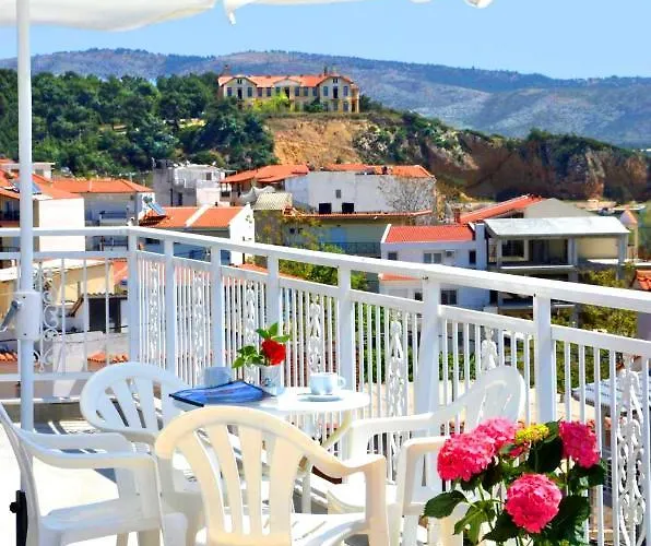 Triada 2* يميناريا